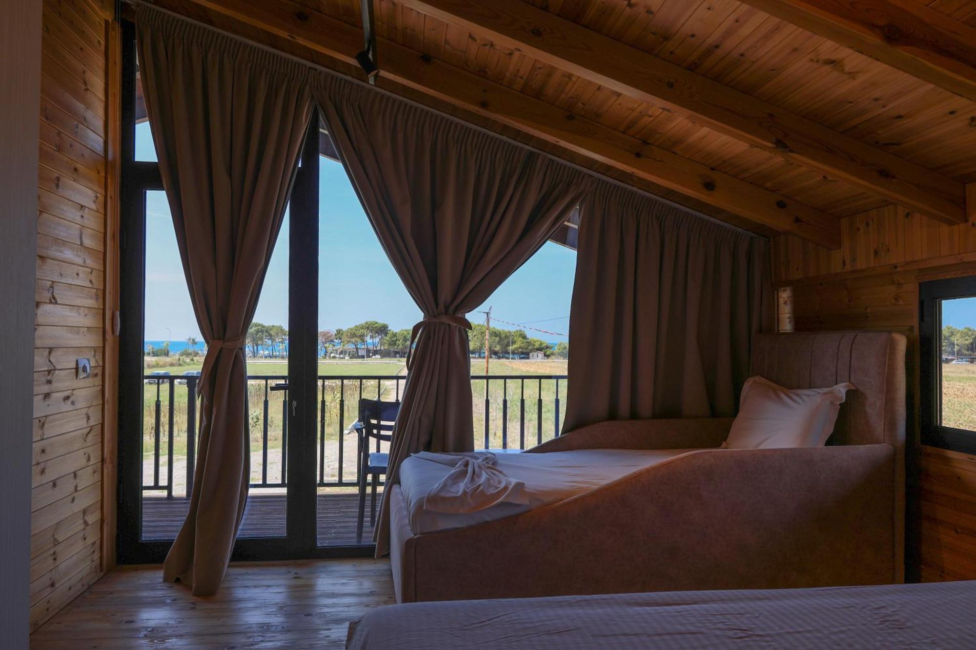Posh Villa 2 Kavaje Bagian luar foto