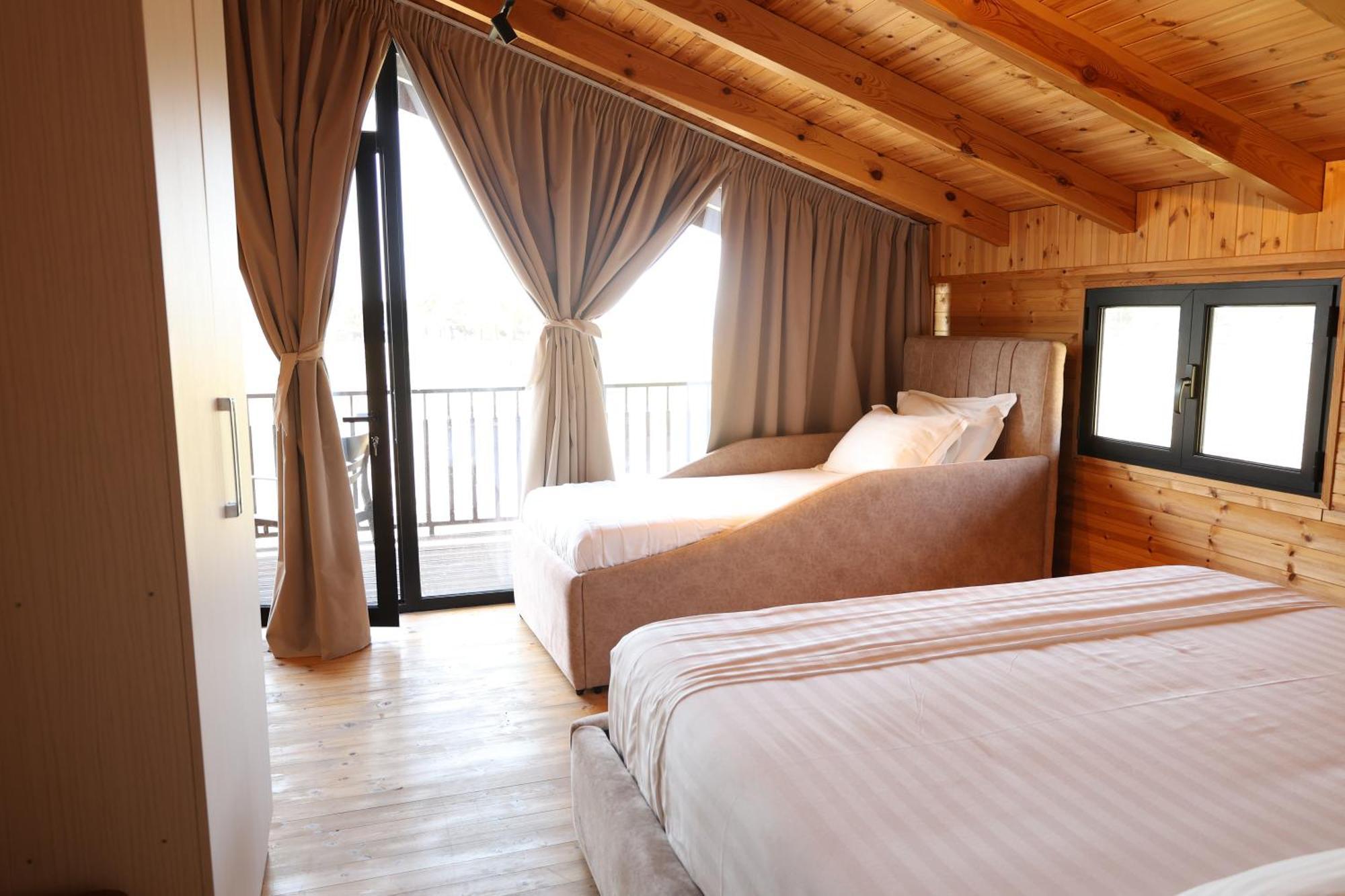 Posh Villa 2 Kavaje Bagian luar foto