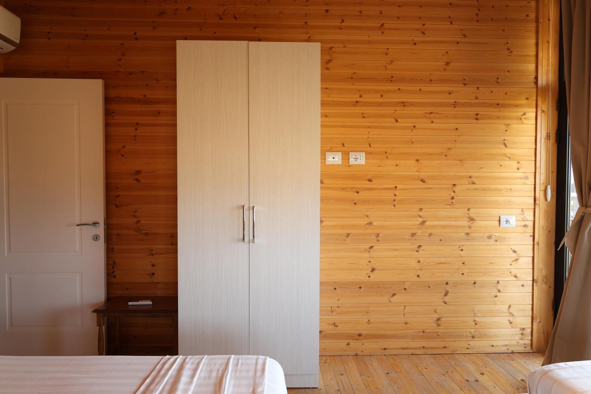 Posh Villa 2 Kavaje Bagian luar foto